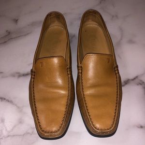Tods Camel Leather Driving Loafers 39.5